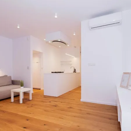 Minimalist Scandi Stay - Cozy & Stylish Bratislava Exterior photo
