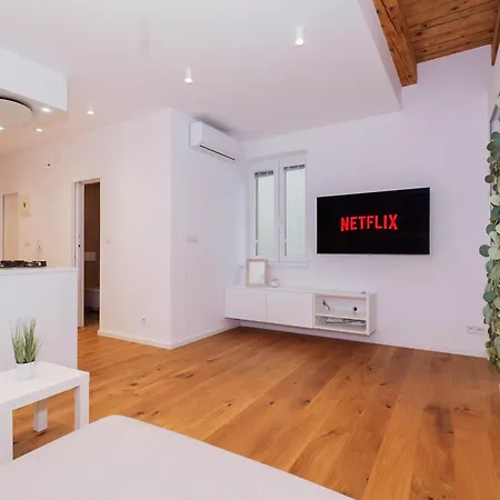 Minimalist Scandi Stay - Cozy & Stylish Bratislava Exterior photo