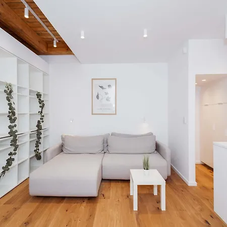 Minimalist Scandi Stay - Cozy & Stylish Bratislava Exterior photo
