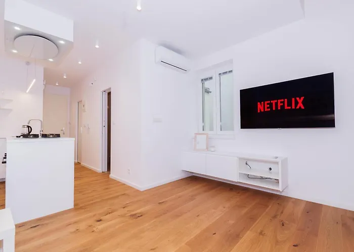 Minimalist Scandi Stay - Cozy & Stylish
